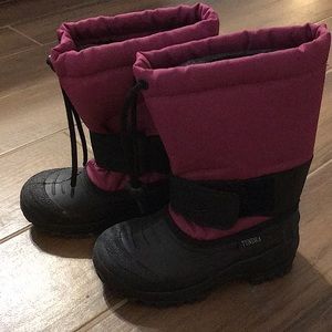 Girls size 11 snow boots